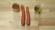 Marchewka, olej i miód na blacie