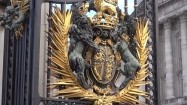 Herb królewski na bramie Pałacu Buckingham