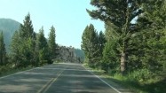 Jazda drogą w Parku Narodowym Yellowstone