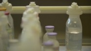 Plastikowe butelki i fiolki z lekami