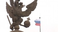 Trójgłowy orzeł na Placu Pałacowym w Sankt Petersburgu