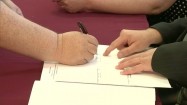 Wybory - składanie podpisu na liście