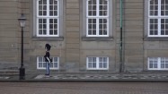 Straż przed zamkiem Amalienborg w Kopenhadze