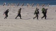 Manewry wojskowe - żołnierze na plaży