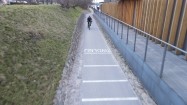 Rowerzysta na ścieżce rowerowej nad Wisłą