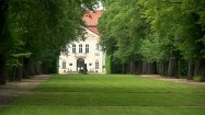 Aleja lipowa i pałac barokowy w Nieborowie