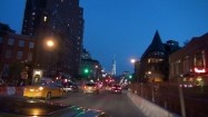 Ruch uliczny w Nowym Jorku nocą