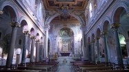 Wnętrze bazyliki św. Bartłomieja w Rzymie
