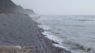 Odkryty fragment konstrukcji zabezpieczającej przed morskimi falami