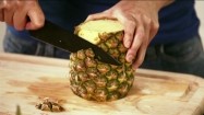 Krojenie ananasa