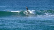 Surfer na fali