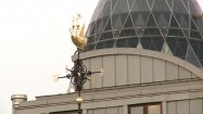 Złoty galeon na dachu Trinity House w Londynie